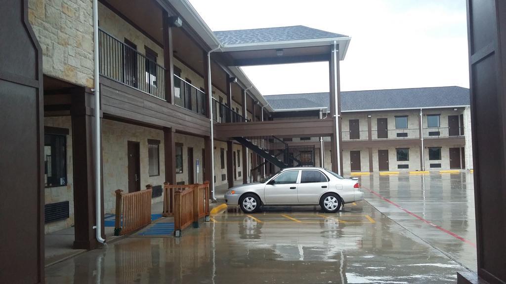 Lux Inn And Suites Three Rivers Eksteriør billede