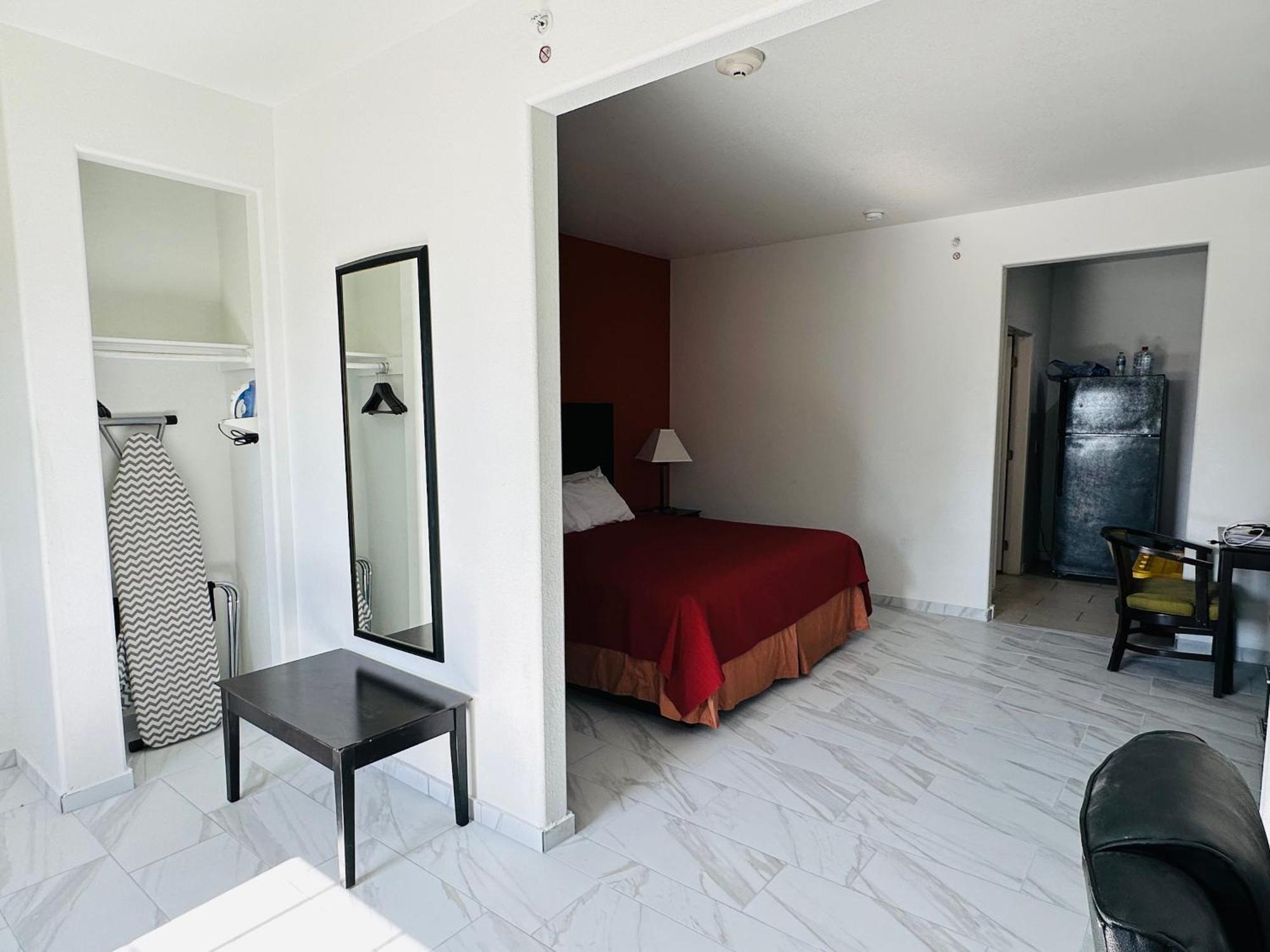 Lux Inn And Suites Three Rivers Eksteriør billede