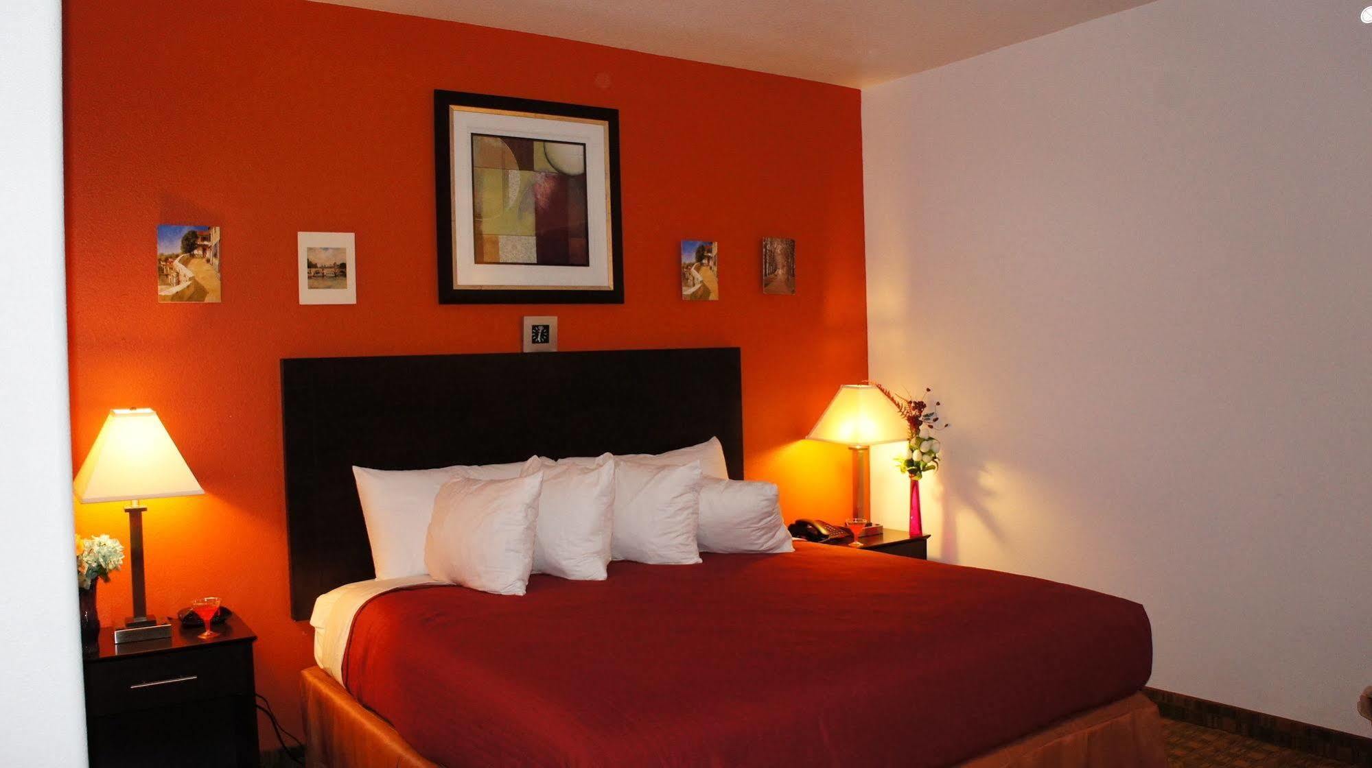 Lux Inn And Suites Three Rivers Eksteriør billede